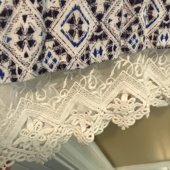 Skies Are Blue Cold Shoulder Top - Picture 4 of 7